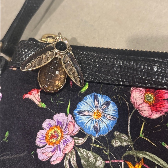 Gucci Black Satin Flora Bag w/Jeweled Bee Embellishment - Picture 3 of 8
